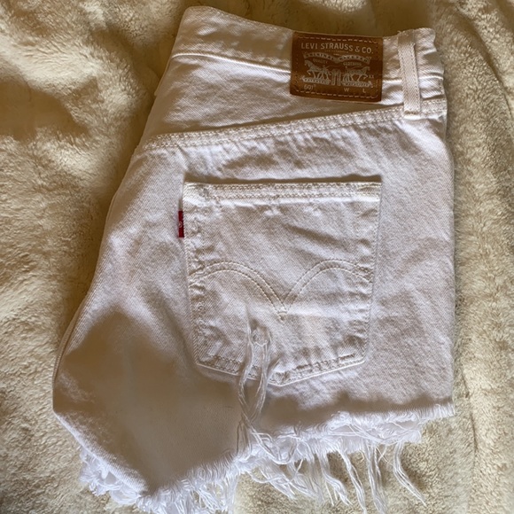 2 pairs Levi’s shorts size 29 white and blue - Picture 4 of 7
